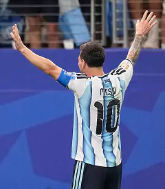 Lionel Messi raising his arms