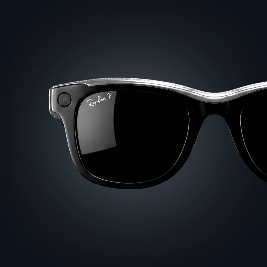 The same frame in the silver edition: the arc above the lens is made of white metal